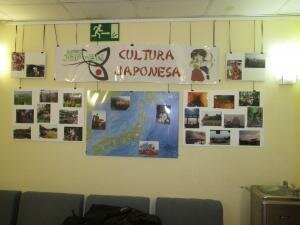 Panel de fotografías sobre Japón, con mapa de ubicación.
